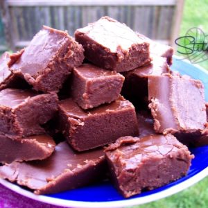 Easy Chocolate and Peanut Butter Fudge!