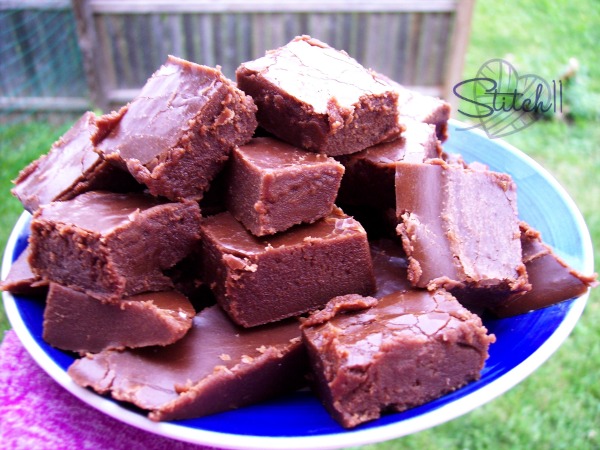 Easy Chocolate and Peanut Butter Fudge! 
