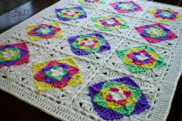 optical illusion baby blanket- free crochet pattern on Stitch11