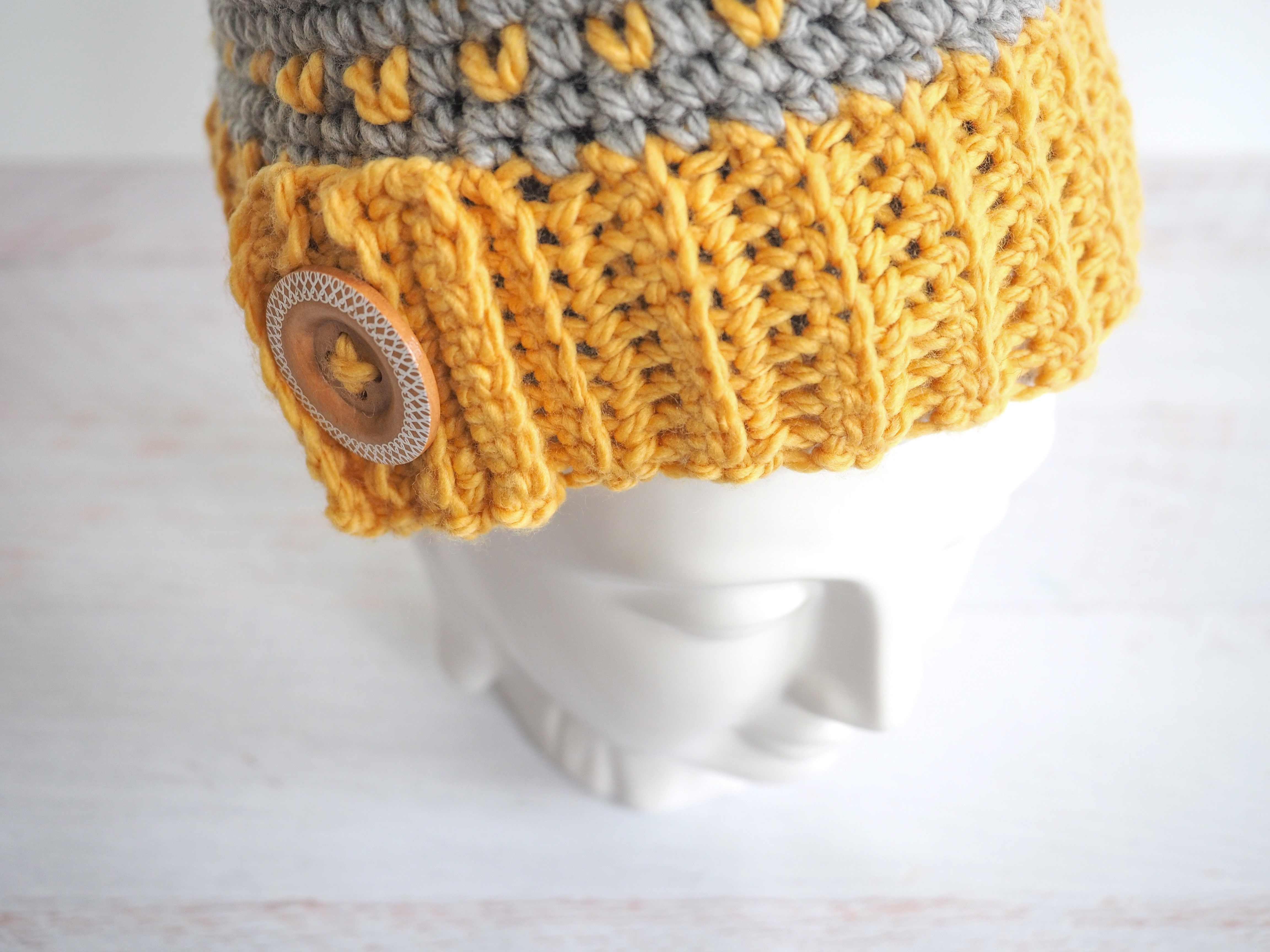 Retro Messy Bun Hat - Free Crochet Pattern - Stitch11