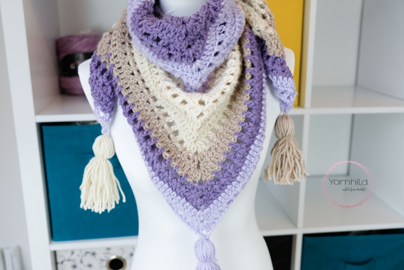 Lavender Delight Shawl - These free crochet shawl patterns are easy to make and really fun. Shawls and wraps can be worn in any season and make fabulous gifts. #CrochetShawl  #CrochetShawlPatterns #FreeCrochetPatterns