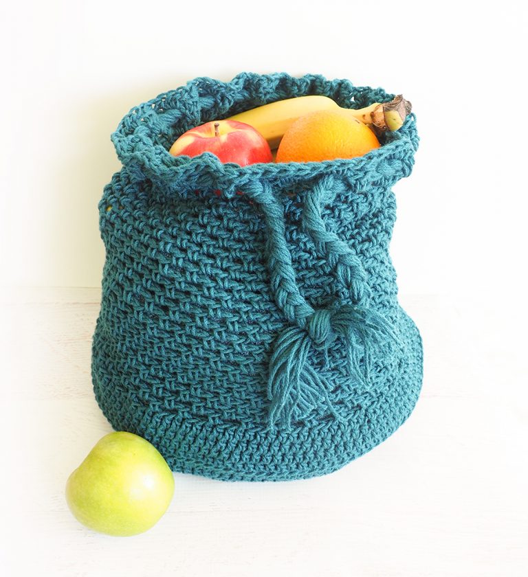 Momma Beach Bag - Are you ready for the best crochet bag patterns out there? This list has 18 fun summer bags and they’re all free crochet patterns! #CrochetBagPatterns #EasyBagPatterns #FreeCrochetPatterns