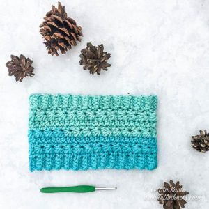 Snow Drops Ear Warmer - Check out these cute, versatile and functional crochet ear warmer patterns and get started on your stock before the cold sets in! #crochetearwarmerpatterns #crochetearwarmers #crochetpatterns