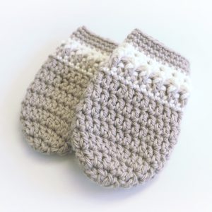 Baby Mittens - These crochet mitten patterns will warm your hands up and keep them ready for use throughout the season. #crochetmittenpatterns #crochepatterns #freecrochepatterns