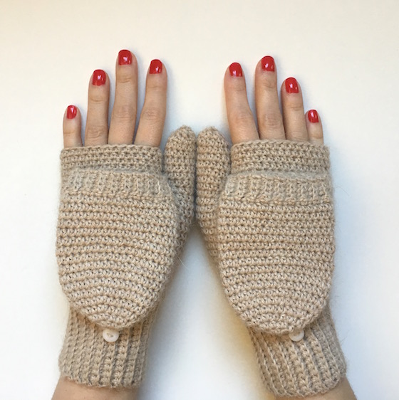 Convertible Crochet Mittens - These crochet mitten patterns will warm your hands up and keep them ready for use throughout the season. #crochetmittenpatterns #crochetpatterns #freecrochetpatterns