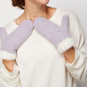 Moss Stitch Mittens - These crochet mitten patterns will warm your hands up and keep them ready for use throughout the season. #crochetmittenpatterns #crochepatterns #freecrochepatterns