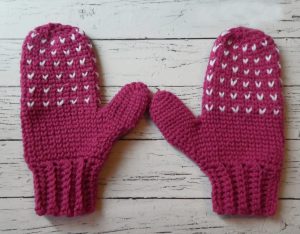 Snow Day Crochet Mittens - These crochet mitten patterns will warm your hands up and keep them ready for use throughout the season. #crochetmittenpatterns #crochepatterns #freecrochepatterns