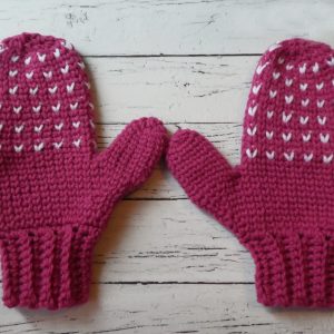Snow Day Crochet Mittens - These crochet mitten patterns will warm your hands up and keep them ready for use throughout the season. #crochetmittenpatterns #crochepatterns #freecrochepatterns