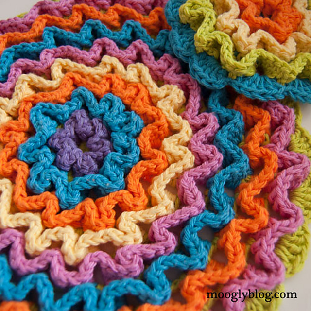Wiggle It Crochet Trivet and Dishcloth
