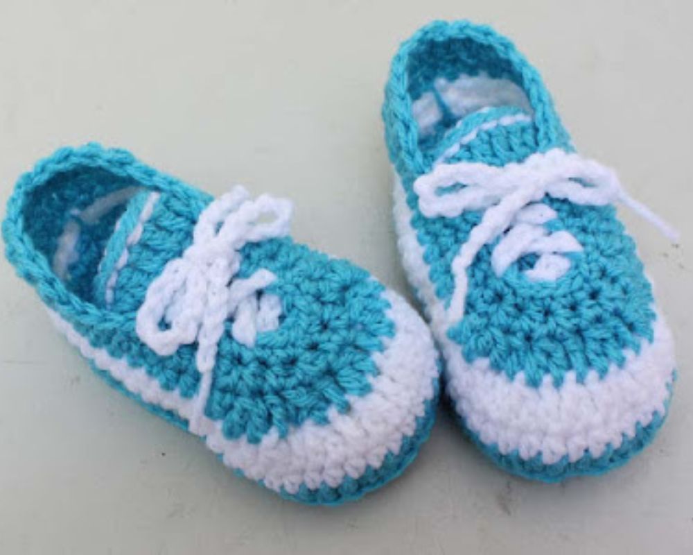 crochet baby booties with shoelace