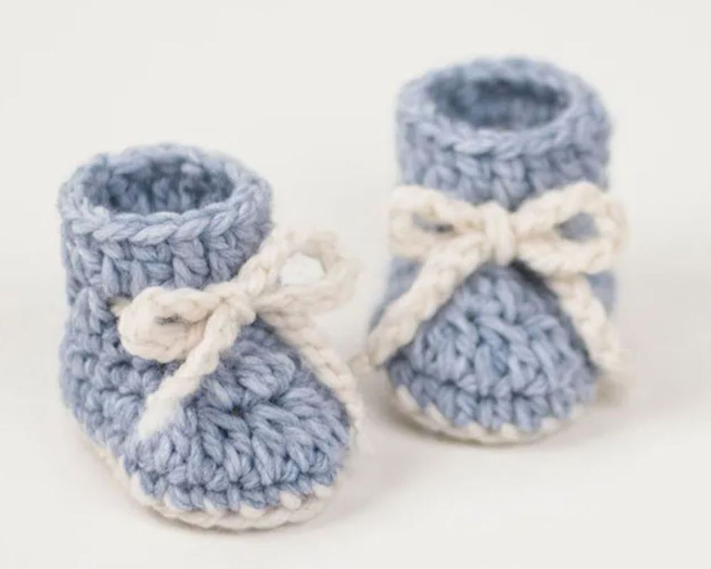 winter snowflake crochet baby booties