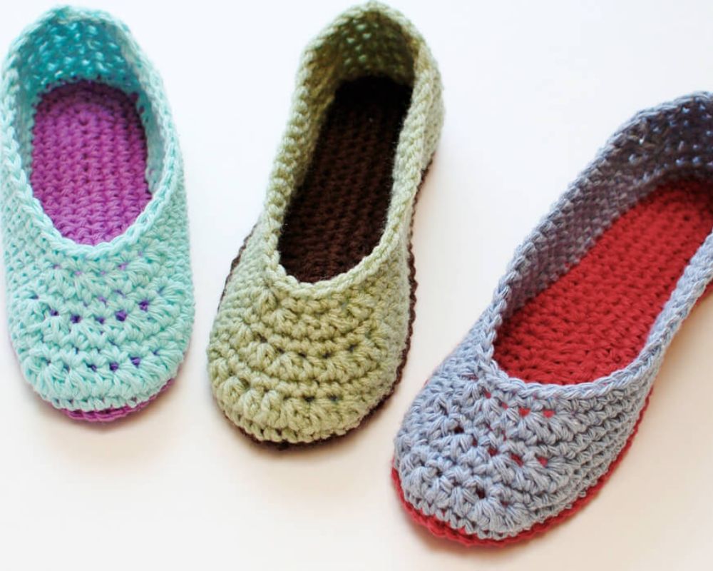 Crocheted slippers in diffrent colors