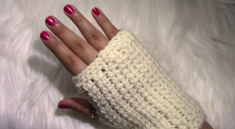 30-Minute Beginner Crochet Fingerless Gloves